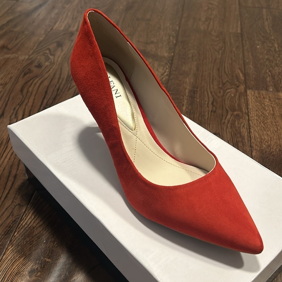 New Alfani suede heels - Picture 2 of 6